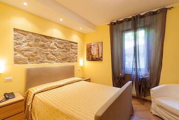 호텔 Albergo Il Ponte