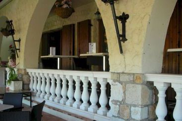 هتل Castel Garoupe