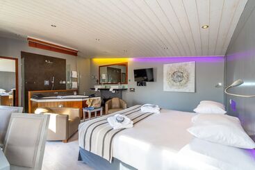 هتل Elegance Suites