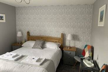 بنسيون Hensleigh House