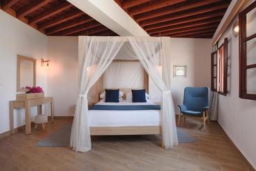 هتل Thea Villas And Suite