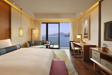 هتل Crowne Plaza Huangshan Taiping Lake, An Ihg
