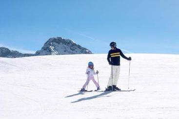 هتل Robinson Club Arosa