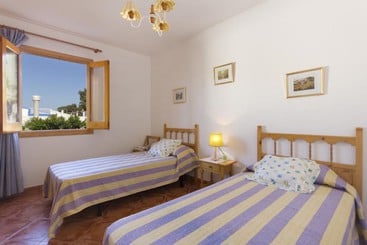 Villa Oliveres I-II