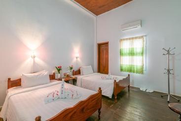 پانسیون Five Rose Siem Reap Hostel