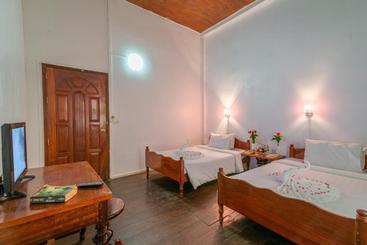 پانسیون Five Rose Siem Reap Hostel