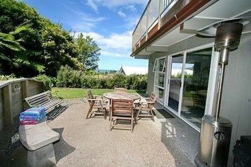 هتل Hahei Horizon Bed & Breakfast