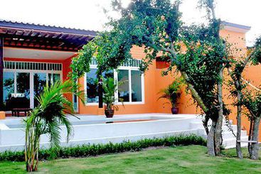 استراحتگاه Sunshine Pool Villa