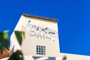 آپارتمان Vickys Studios Faliraki