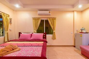 تختخواب و صبحانه Naengnoi Resort Kohlarn