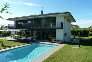 צימר Montaney Guests House   Epfl