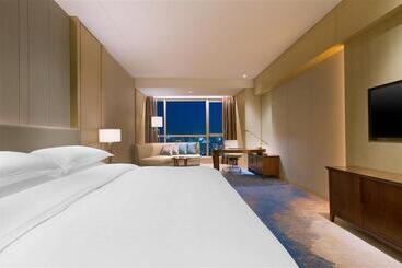 Отель Sheraton Zhanjiang