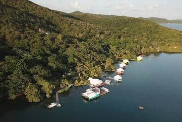 리조트 Mango Creek Lodge