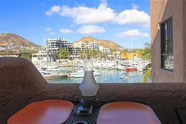 هتل Cabo Marina Beach Condos