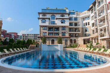 هتل آپارتمان Artur Vip Residence Club