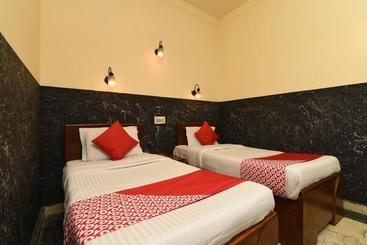 هتل Oyo Rooms Jangpura Post Office