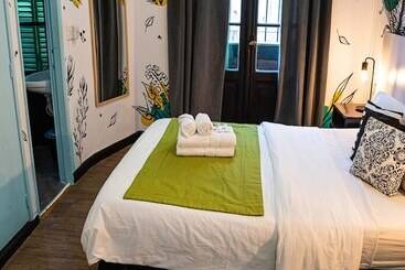 تختخواب و صبحانه Art Factory Soho