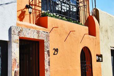 هتل Casa Geranios Tequisquiapan