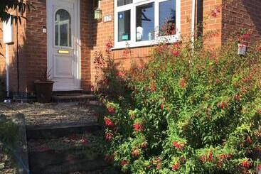 تختخواب و صبحانه Little Lodge