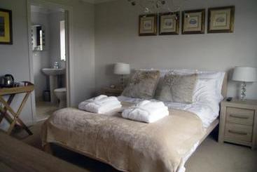 تختخواب و صبحانه Pinkneys Court Mews