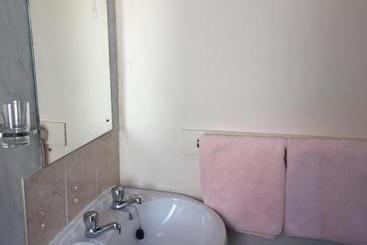 هتل Adelphi Guest House