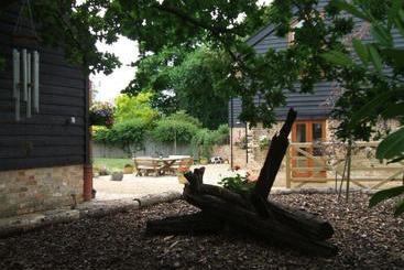 پانسیون Grove Barn Guest Accommodation