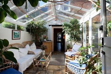 پانسیون The Witney Guest House