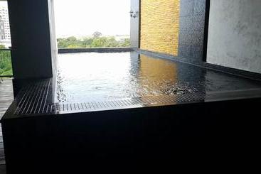هتل Hamilton Grand Residence