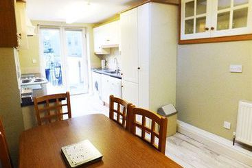 پانسیون Mcmahon Guest House