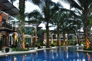 Отель Nattha Waree Hot Spring Resort And Spa