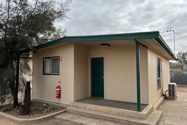 استراحتگاه Broken Hill Outback View Holiday Park