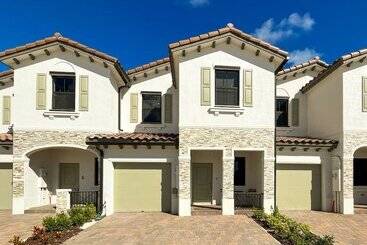 بنسيون Glamorous 4br New & Modern Near Fl Keys