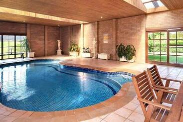 مبيت وإفطار Strathearn Park Lodge