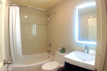 هتل Howard Johnson By Wyndham Long Island City