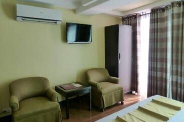 فندق Silver Oaks Suites &