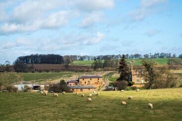 فندق The Granary At Fawsley