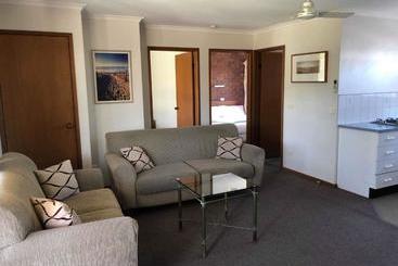 Lakes Jakaranda Holiday Units