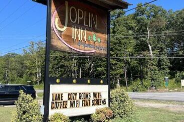 شقة فندقية Queen Guest Room Located At The Joplin Inn At The Entrance To Mountain Harbor, Just 2 1/2 Miles From