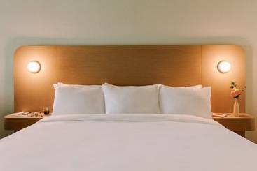 Отель Sonder Cirrus