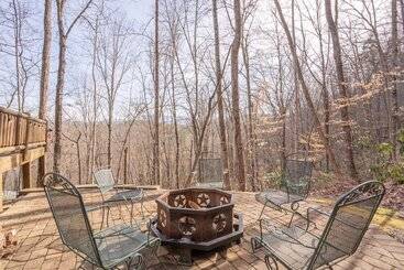קוטג'' Moonshine Ridge Cabin With Hot Tub And Fire Pit