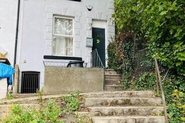 إقامة Stunning 2 Bed House In Chatham