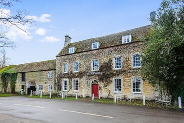 بنسيون Fox And Hounds