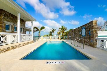 فندق Little Torch Cottages