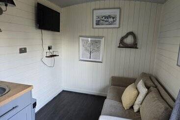 بيت ريفى Glamping Hut   Riverside 1