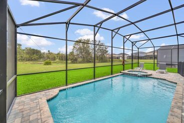 کلبه Luxury Villa, South Facing Pool! No Rear Neighbors. Themed Rooms, Theatre & Game Room. #8so8956
