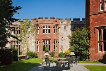 إقامة Clwyd Gate Manor Pool Sauna Hottub Cave Wales