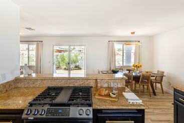Сельский дом Desert View By Avantstay20mins From Joshua Tree! W/ Container Pool!