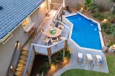 کلبه Palmetto By Avantstay Gorgeous Character Home W/ Pool, Sun Room & Pool Table!