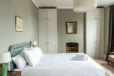 Cottage Stylish 3bd Family Home In Shepherd Bush