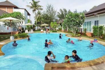هتل The Pp. Beach Resort Thasala